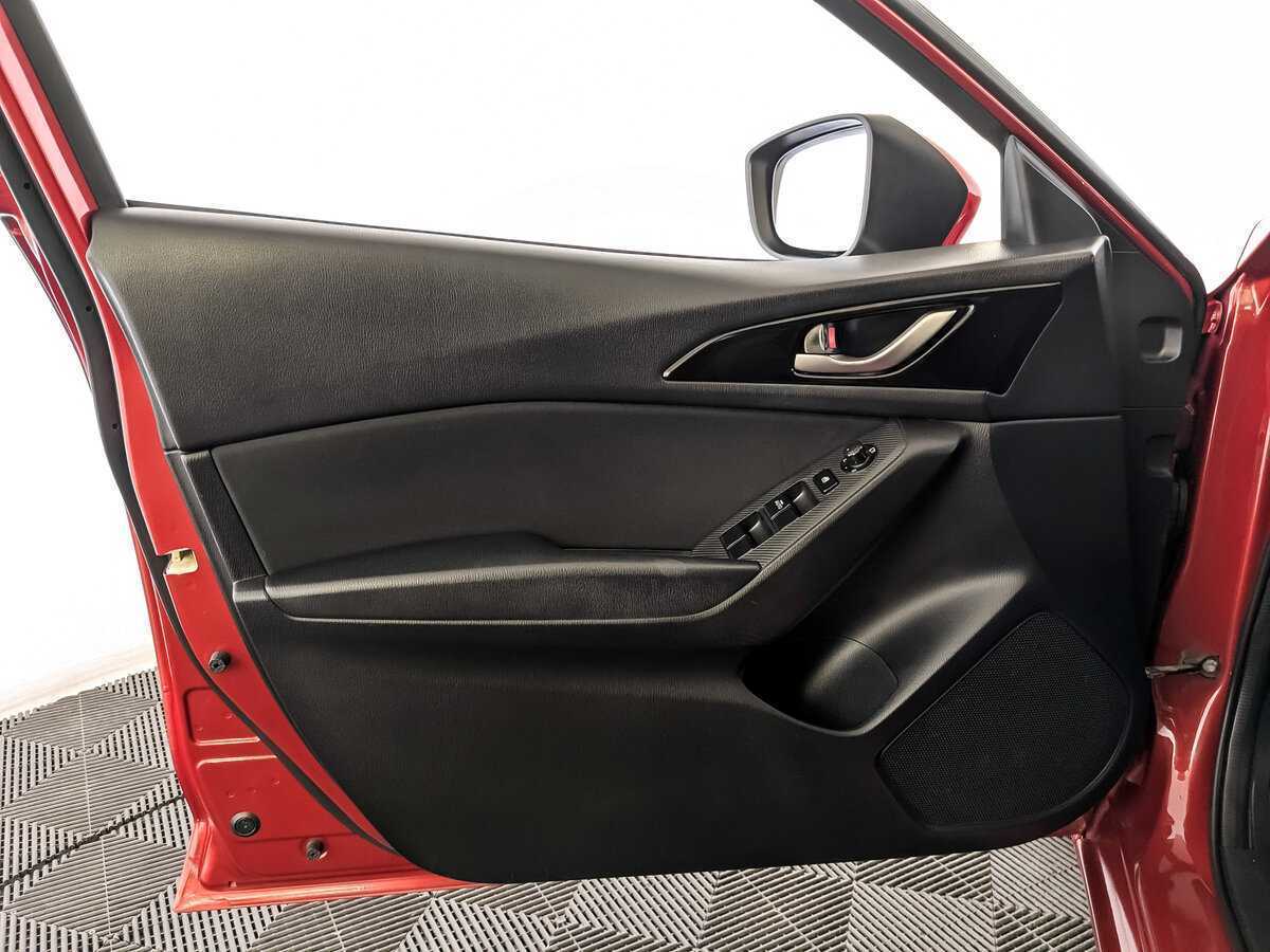 Mazda 3 с пробегом — 2014 год. Фото: #14