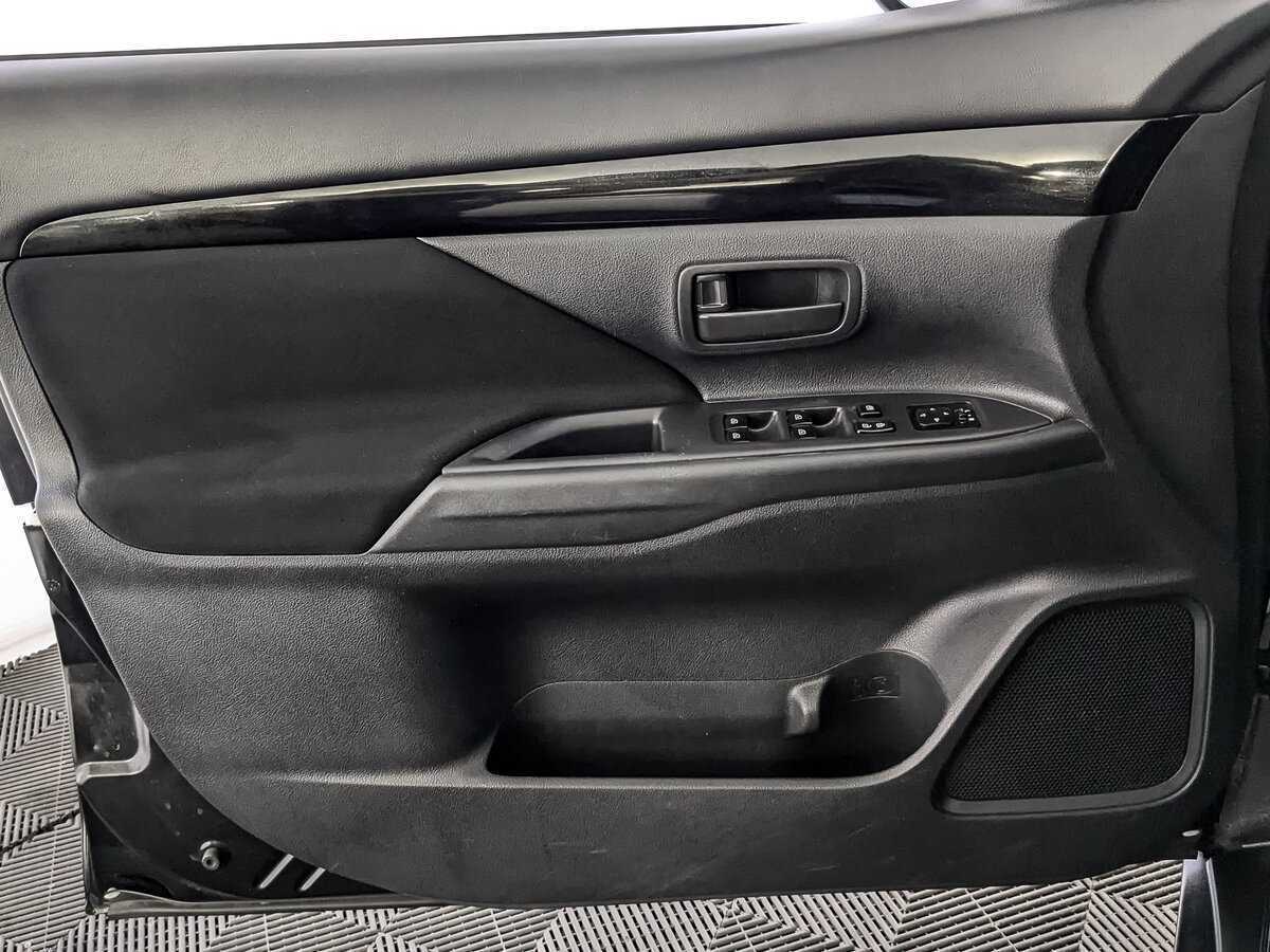 Mitsubishi Outlander с пробегом — 2018 год. Фото: #14