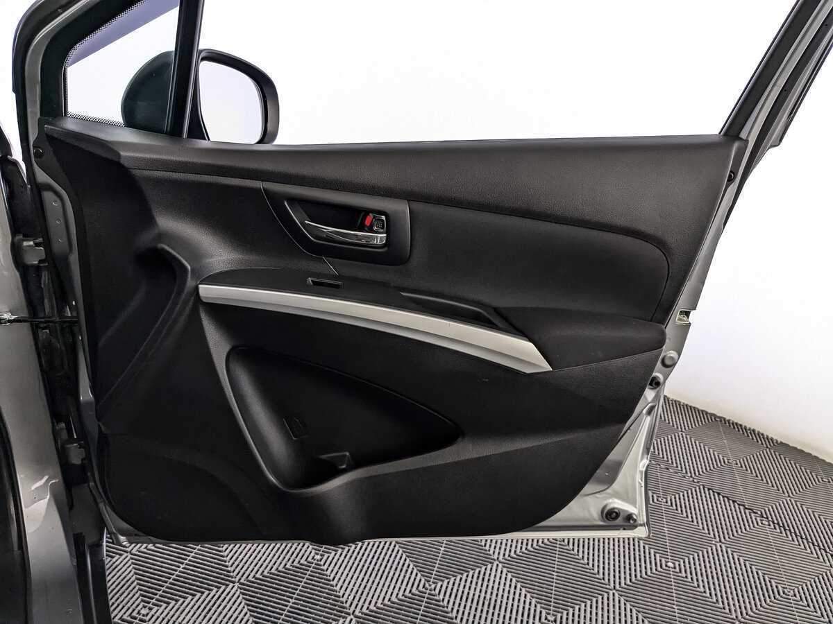 Suzuki SX4 с пробегом — 2014 год. Фото: #19