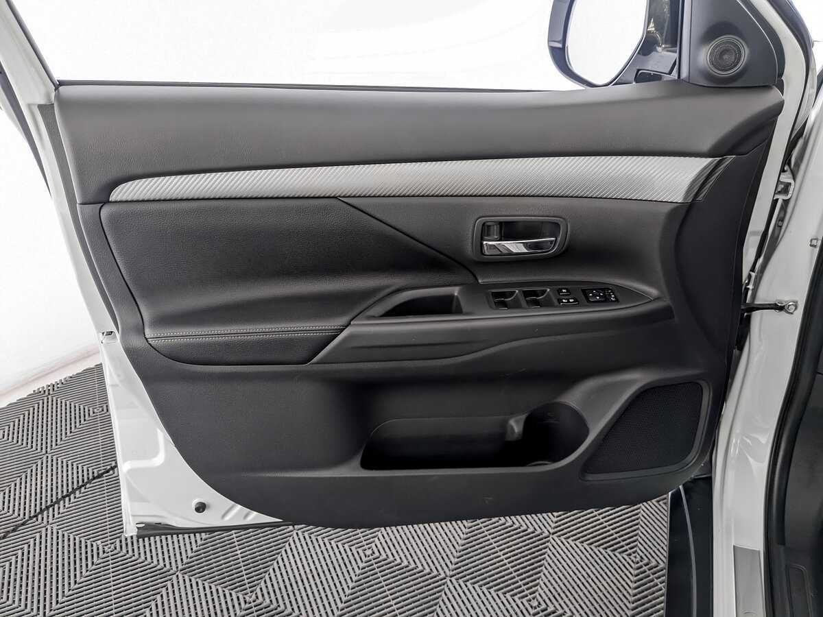 Mitsubishi Outlander с пробегом — 2014 год. Фото: #14