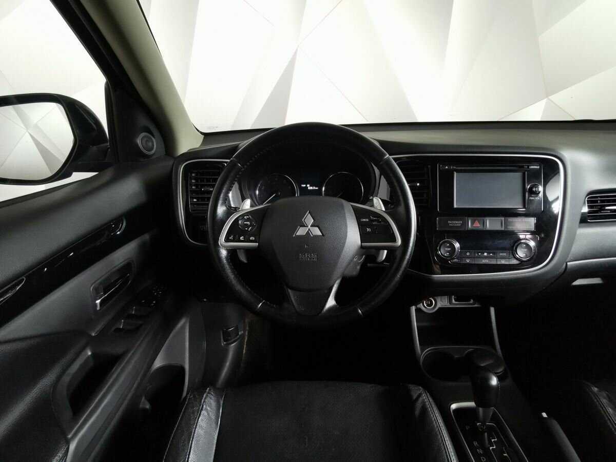 Mitsubishi Outlander с пробегом — 2014 год. Фото: #13