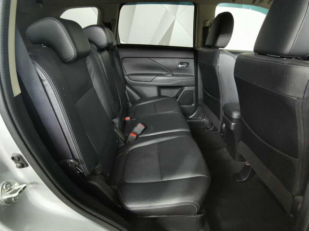 Mitsubishi Outlander с пробегом — 2016 год. Фото: #11
