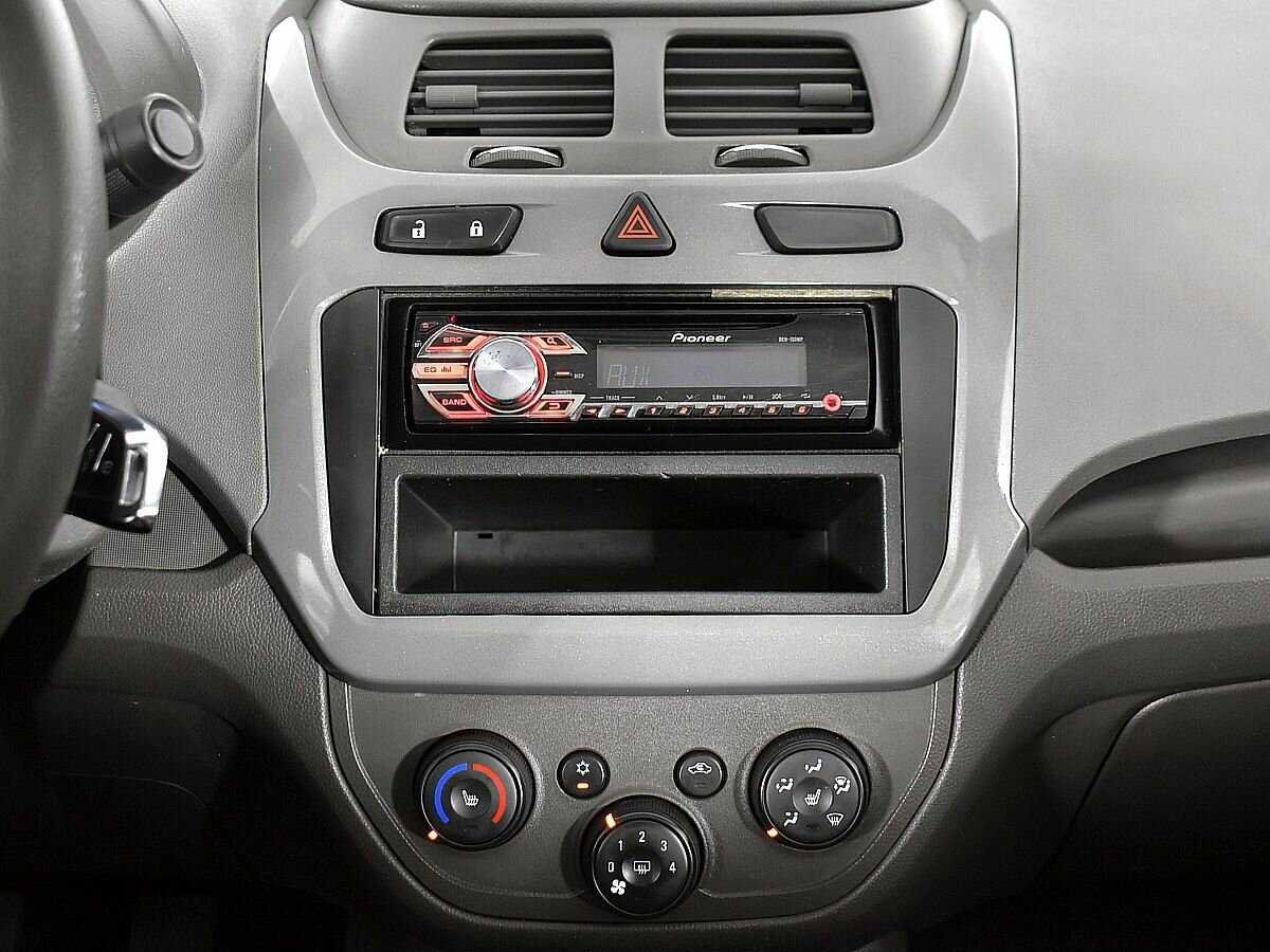 Chevrolet Cobalt с пробегом — 2013 год. Фото: #10