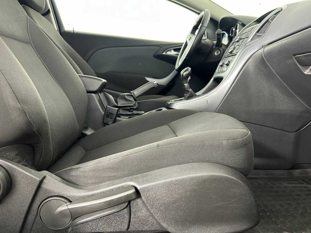Opel Astra с пробегом — 2014 год. Фото: #13