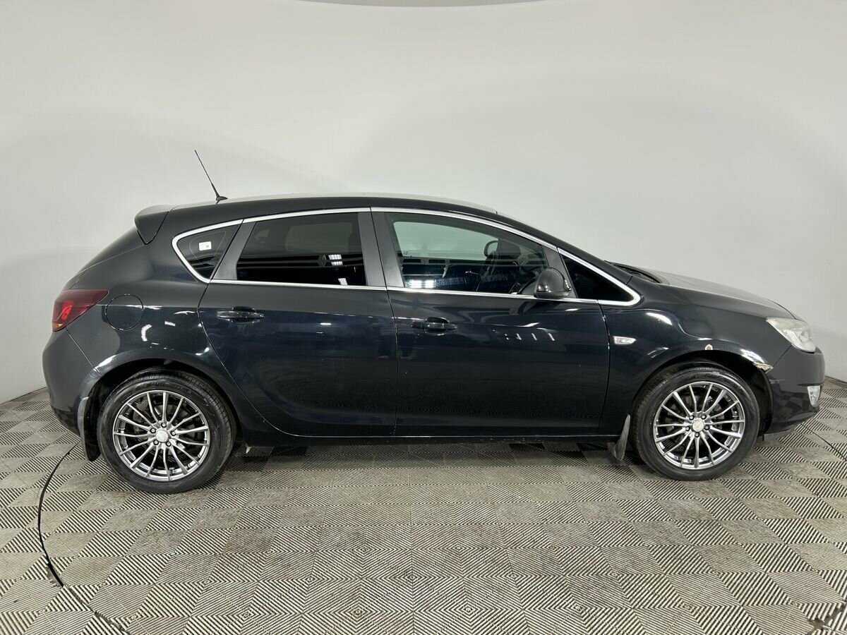 Opel Astra с пробегом — 2012 год. Фото: #3