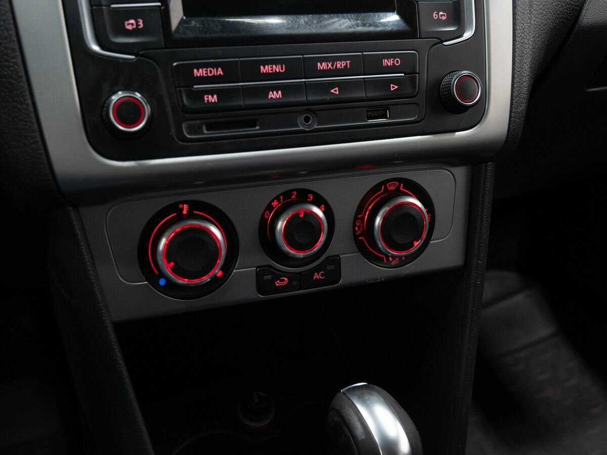 Volkswagen Polo с пробегом — 2013 год. Фото: #15