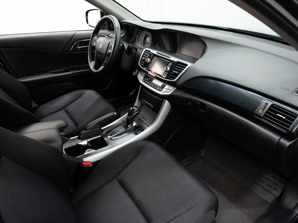Honda Accord с пробегом — 2013 год. Фото: #10