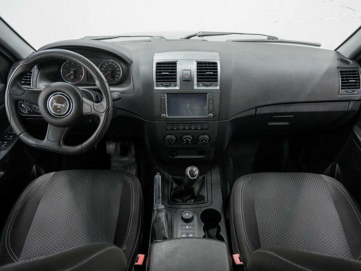 УАЗ Patriot с пробегом — 2015 год. Фото: #10