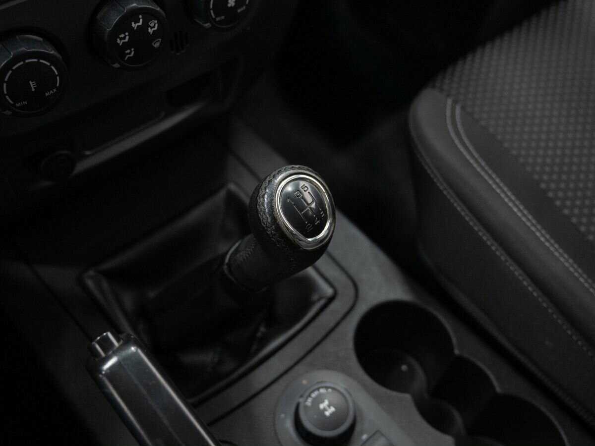 УАЗ Patriot с пробегом — 2015 год. Фото: #18