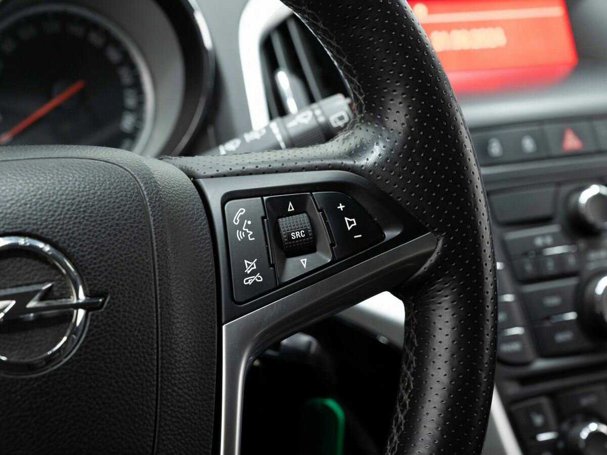 Opel Astra с пробегом — 2013 год. Фото: #13