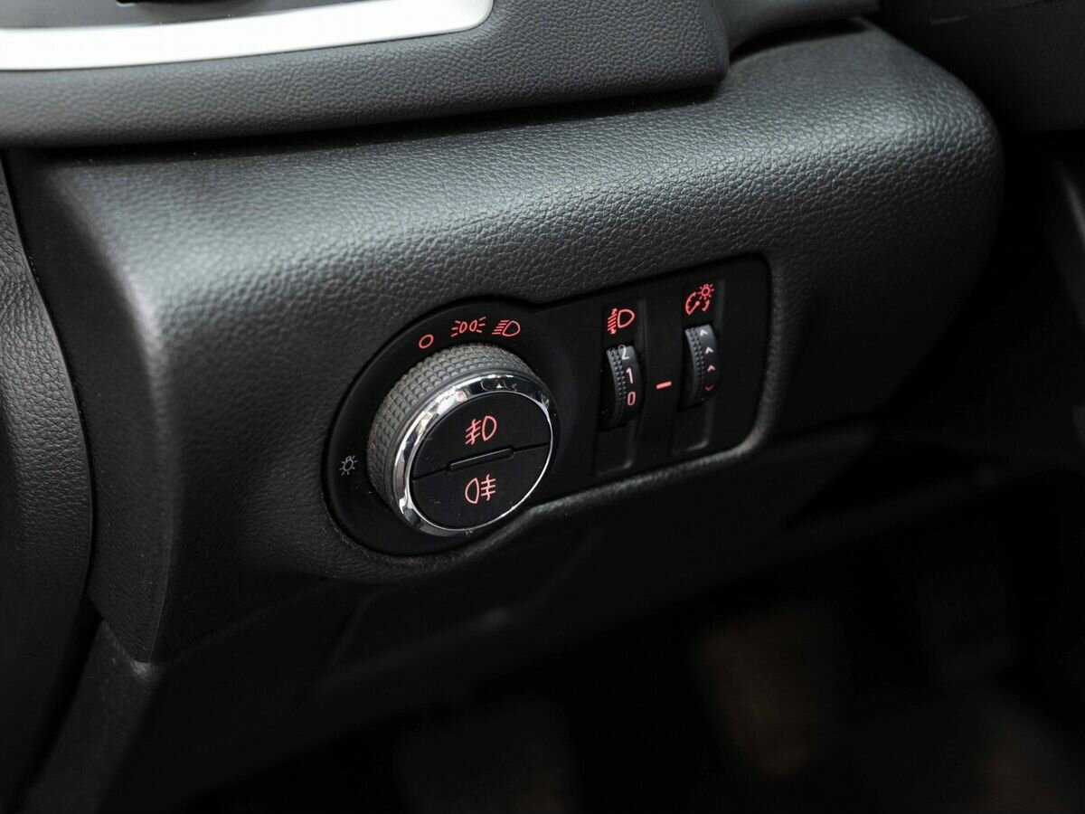 Opel Astra с пробегом — 2013 год. Фото: #17