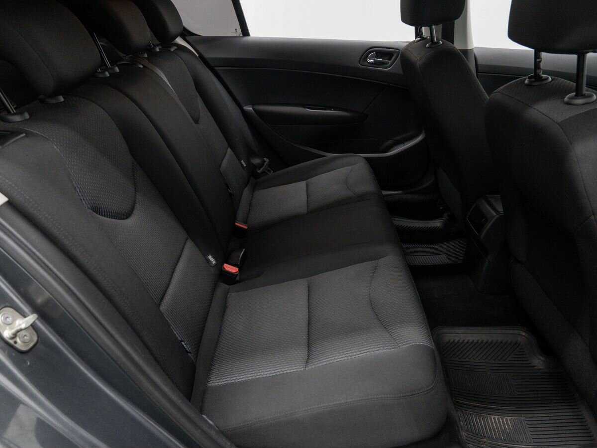 Peugeot 408 с пробегом — 2013 год. Фото: #8