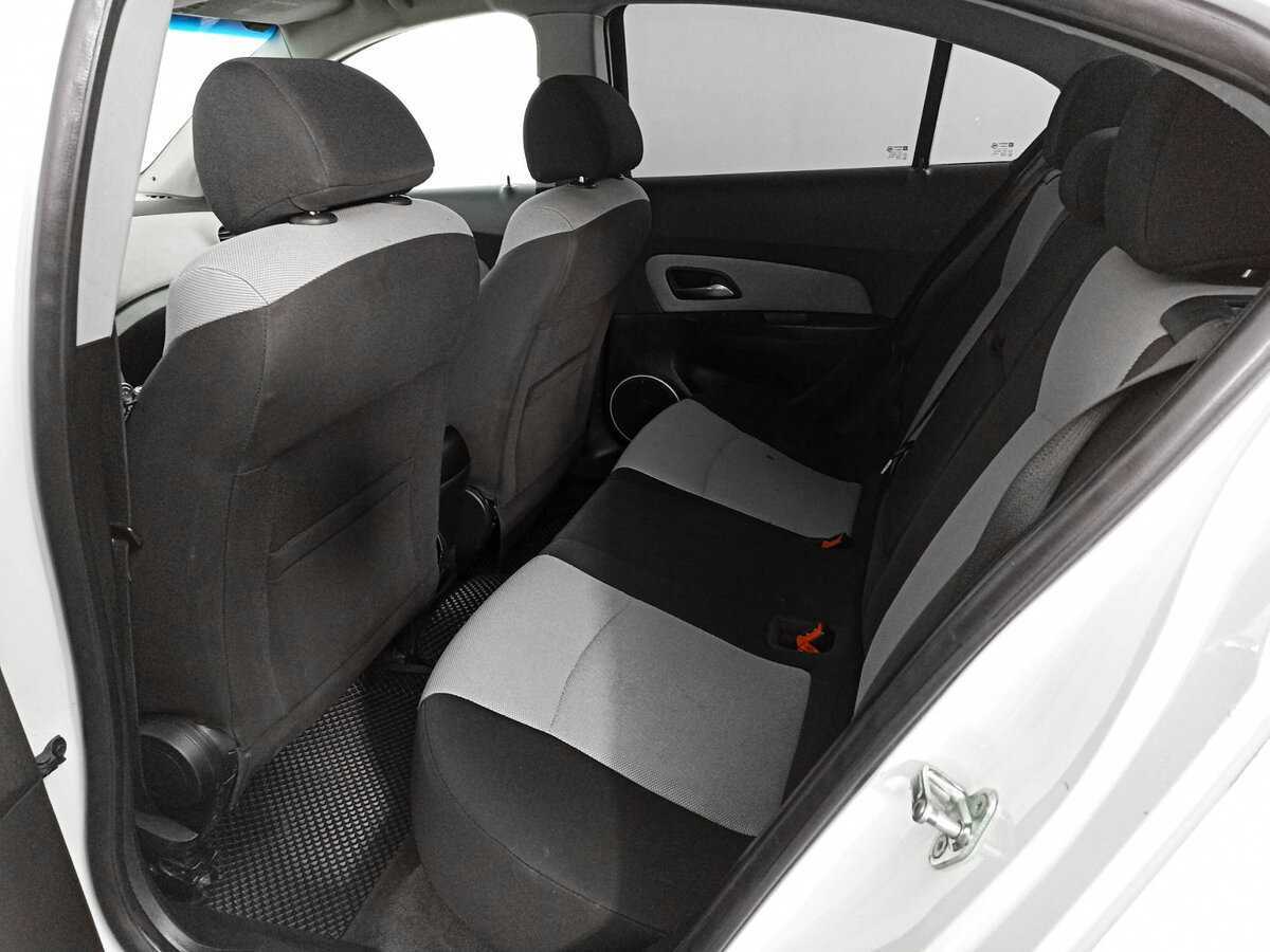 Chevrolet Cruze с пробегом — 2012 год. Фото: #9