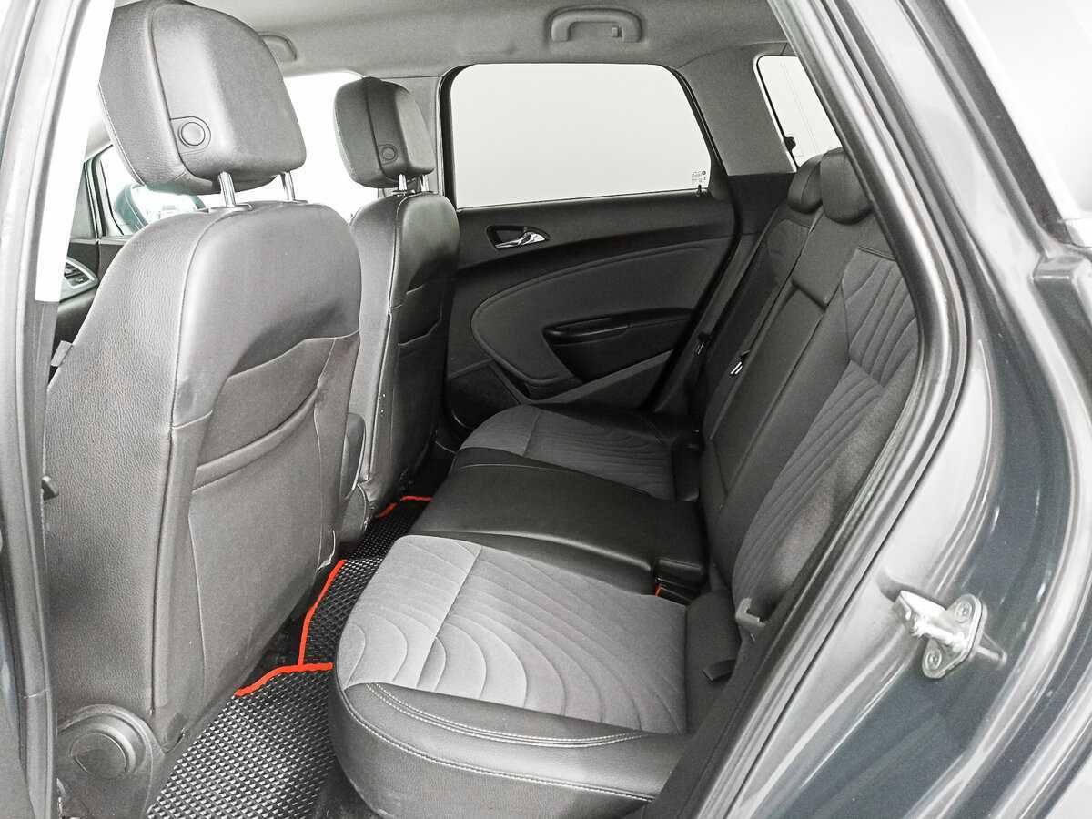 Opel Astra с пробегом — 2013 год. Фото: #9