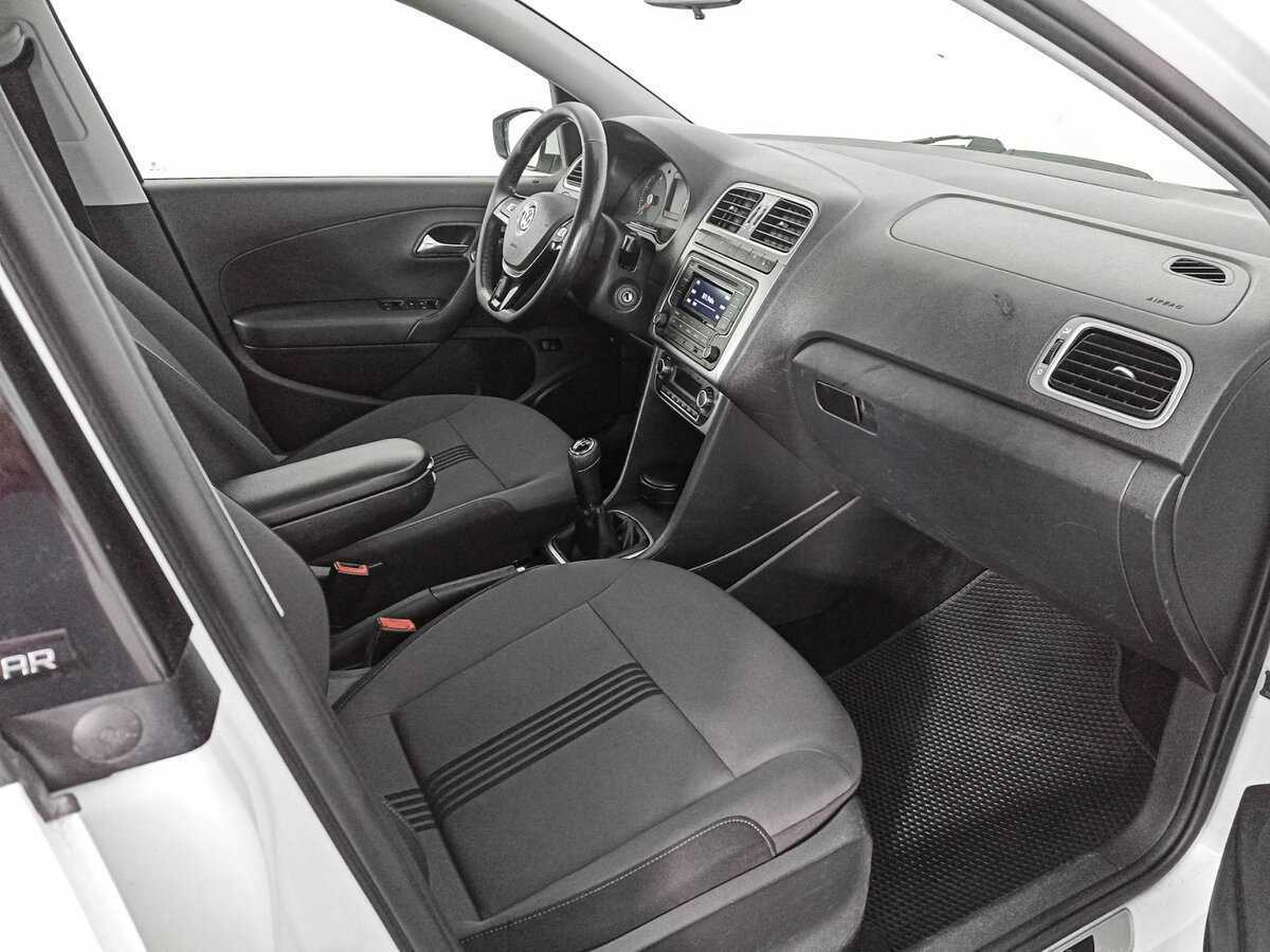 Volkswagen Polo с пробегом — 2017 год. Фото: #8