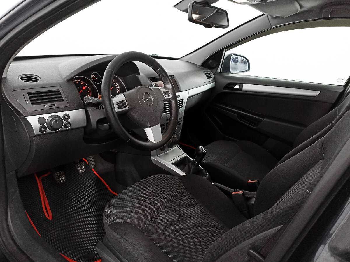 Opel Astra с пробегом — 2012 год. Фото: #13