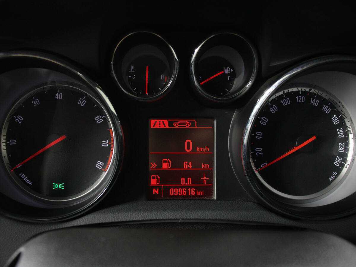 Opel Mokka с пробегом — 2013 год. Фото: #10