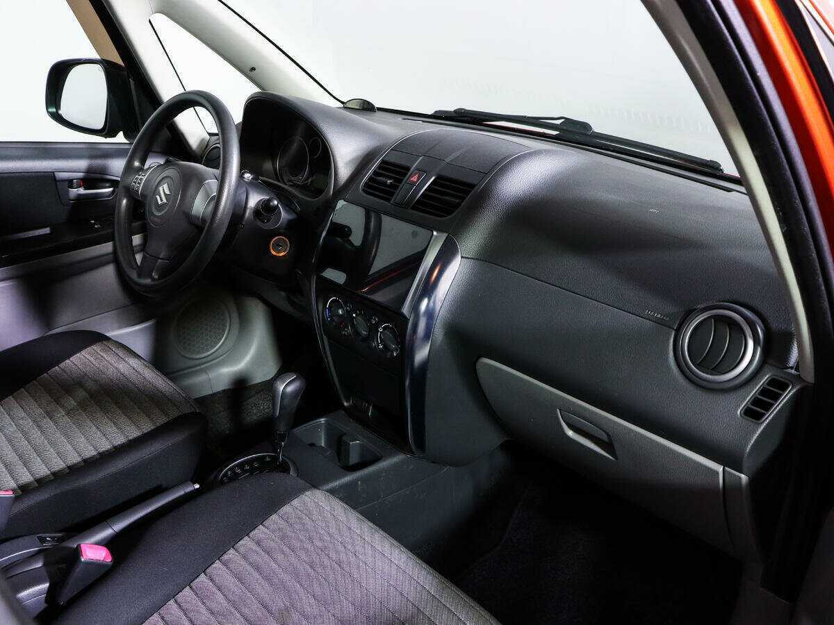 Suzuki SX4 с пробегом — 2012 год. Фото: #8