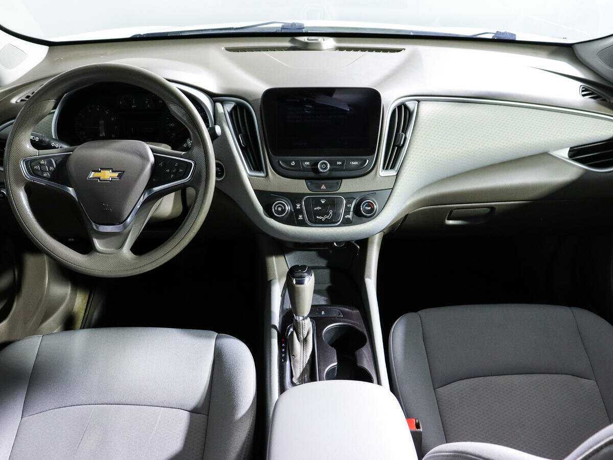 Chevrolet Malibu с пробегом — 2019 год. Фото: #11