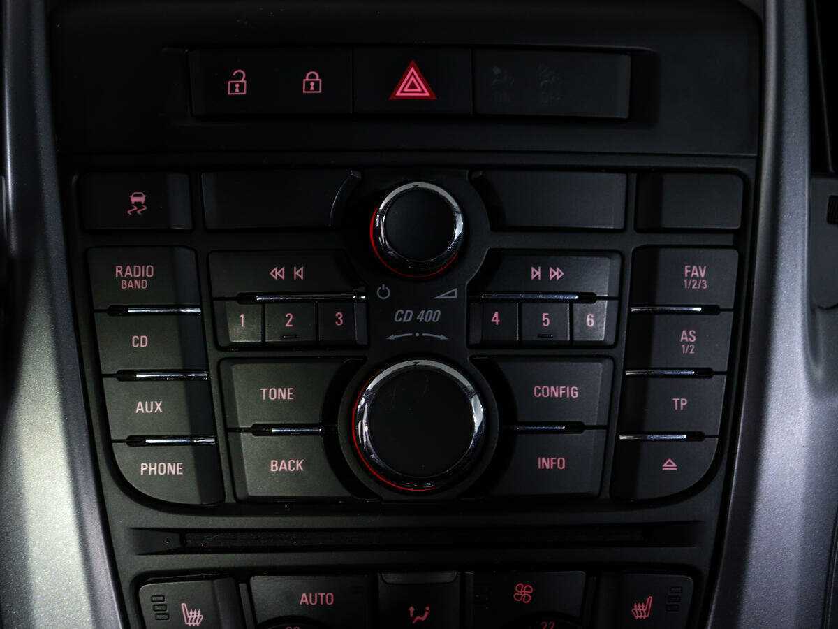 Opel Astra с пробегом — 2012 год. Фото: #17