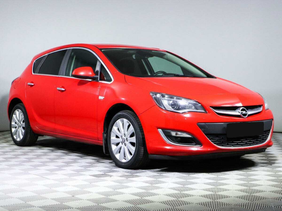 Opel Astra с пробегом — 2012 год. Фото: #2