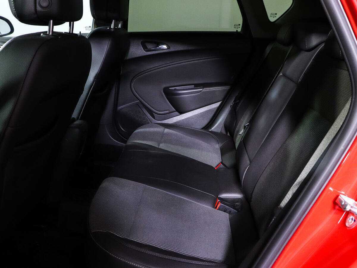 Opel Astra с пробегом — 2012 год. Фото: #7