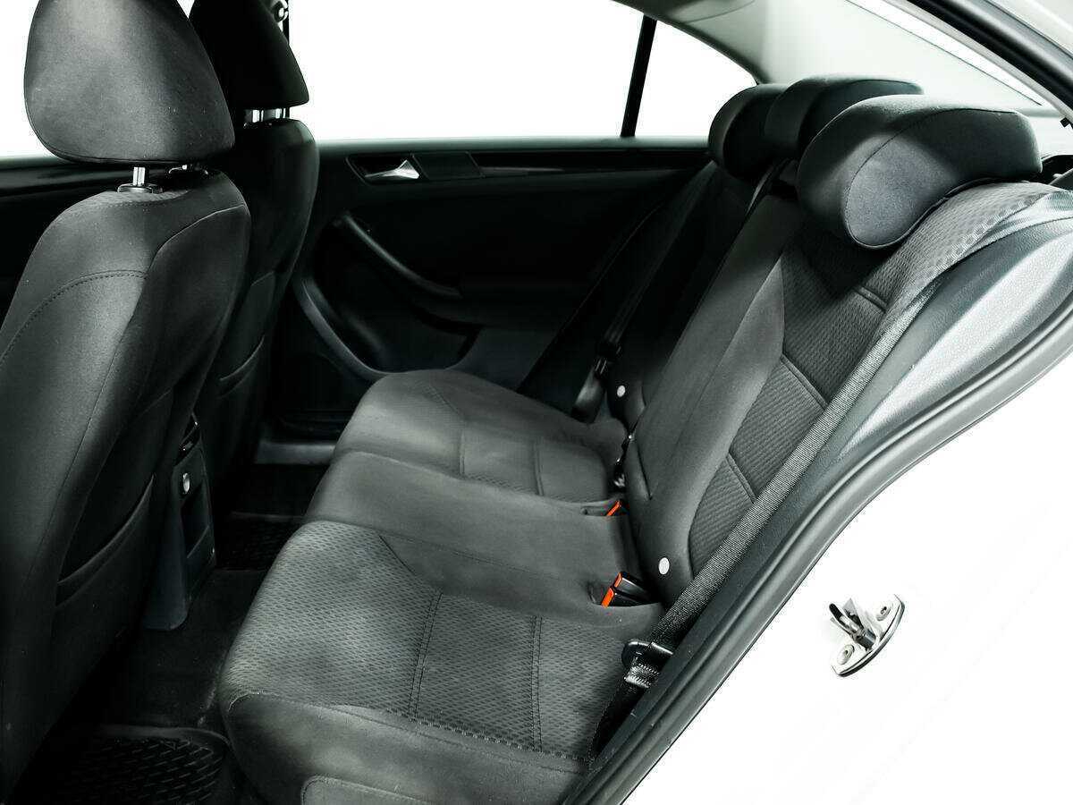 Volkswagen Jetta с пробегом — 2012 год. Фото: #11