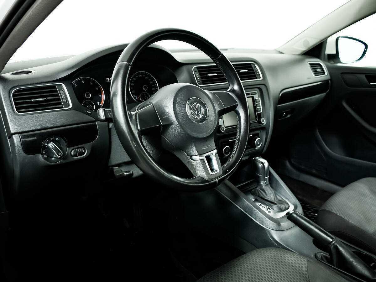 Volkswagen Jetta с пробегом — 2012 год. Фото: #12