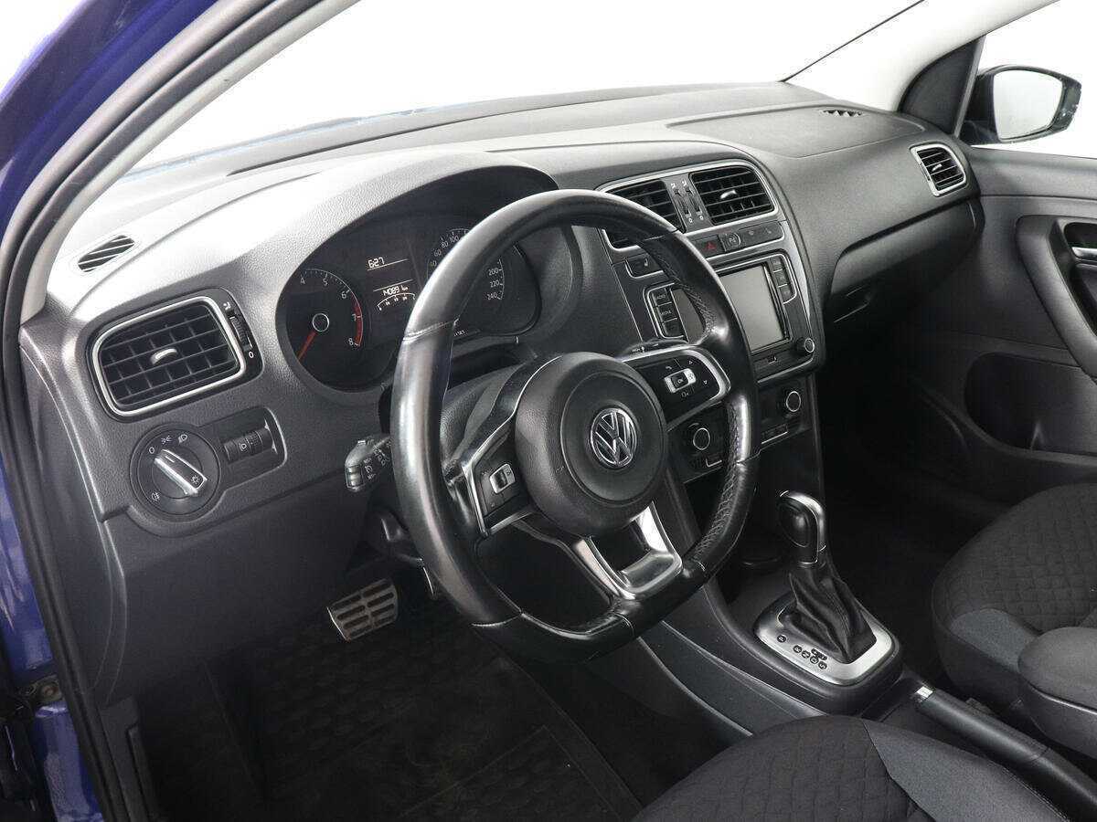 Volkswagen Polo с пробегом — 2018 год. Фото: #8