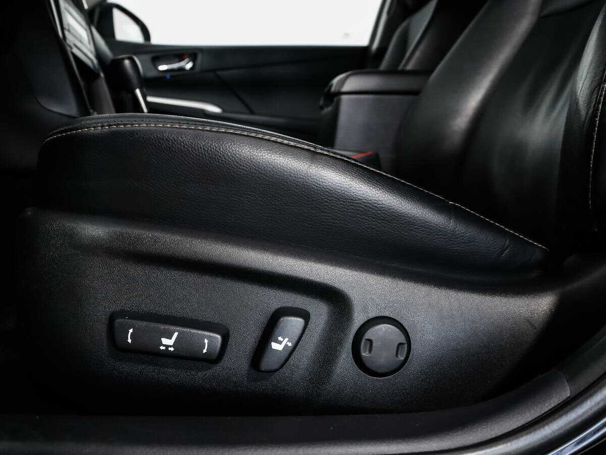 Toyota Camry с пробегом — 2015 год. Фото: #9