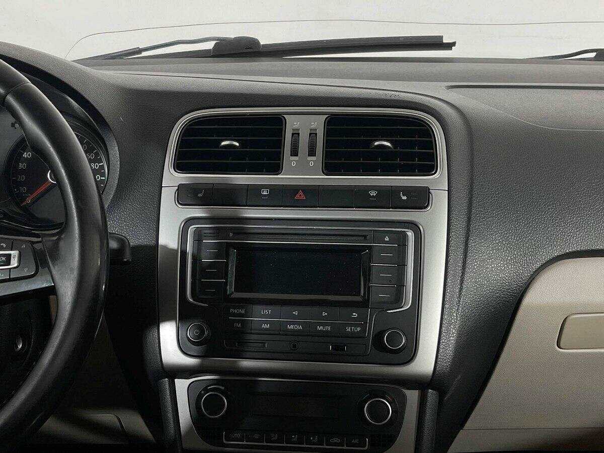 Volkswagen Polo с пробегом — 2016 год. Фото: #11