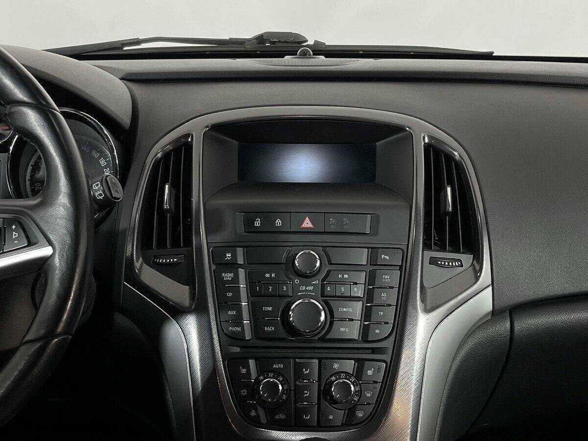 Opel Astra с пробегом — 2012 год. Фото: #11