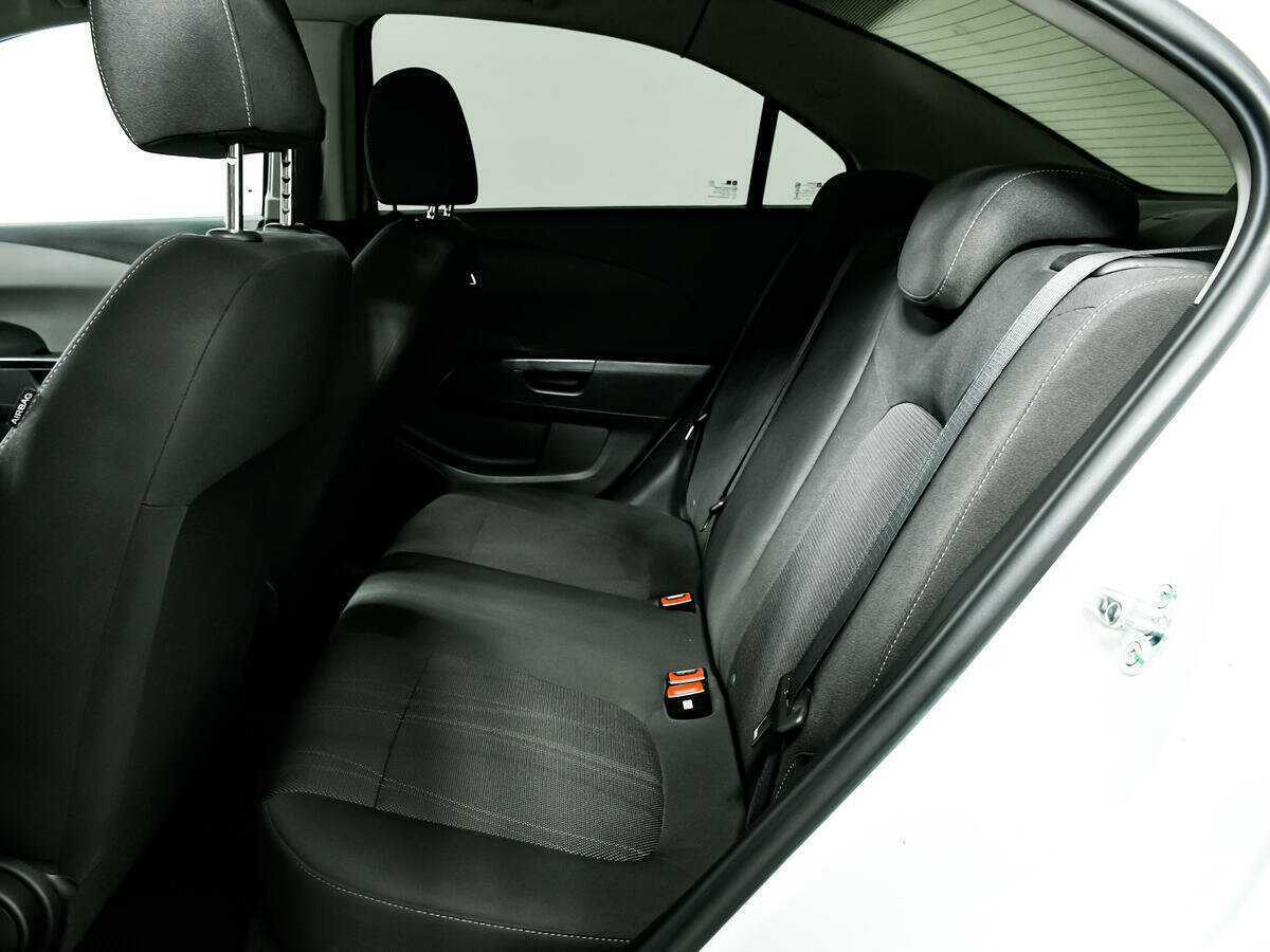 Chevrolet Aveo с пробегом — 2014 год. Фото: #11