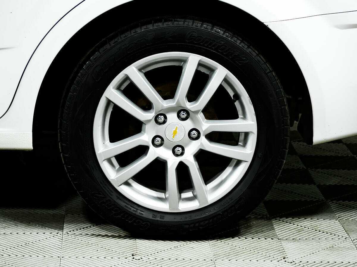 Chevrolet Aveo с пробегом — 2014 год. Фото: #13