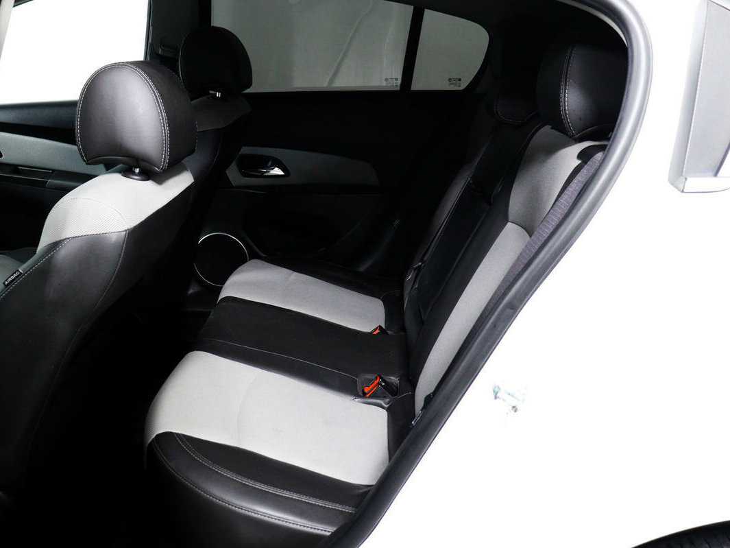 Chevrolet Cruze с пробегом — 2014 год. Фото: #11