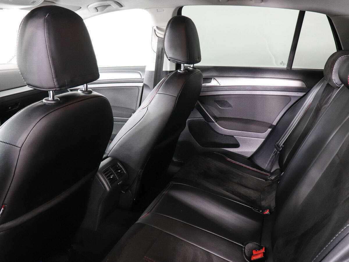 Volkswagen Golf с пробегом — 2013 год. Фото: #9