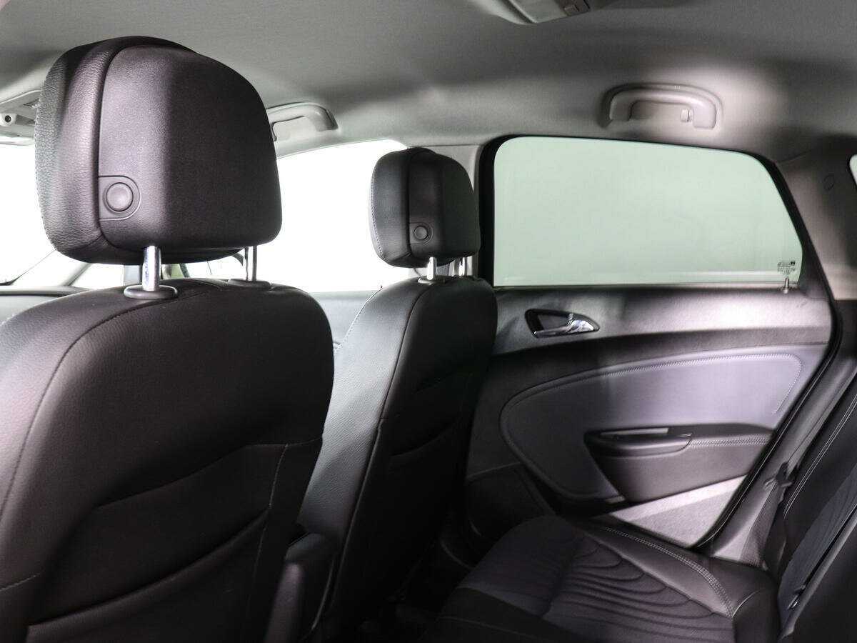 Opel Astra с пробегом — 2014 год. Фото: #7