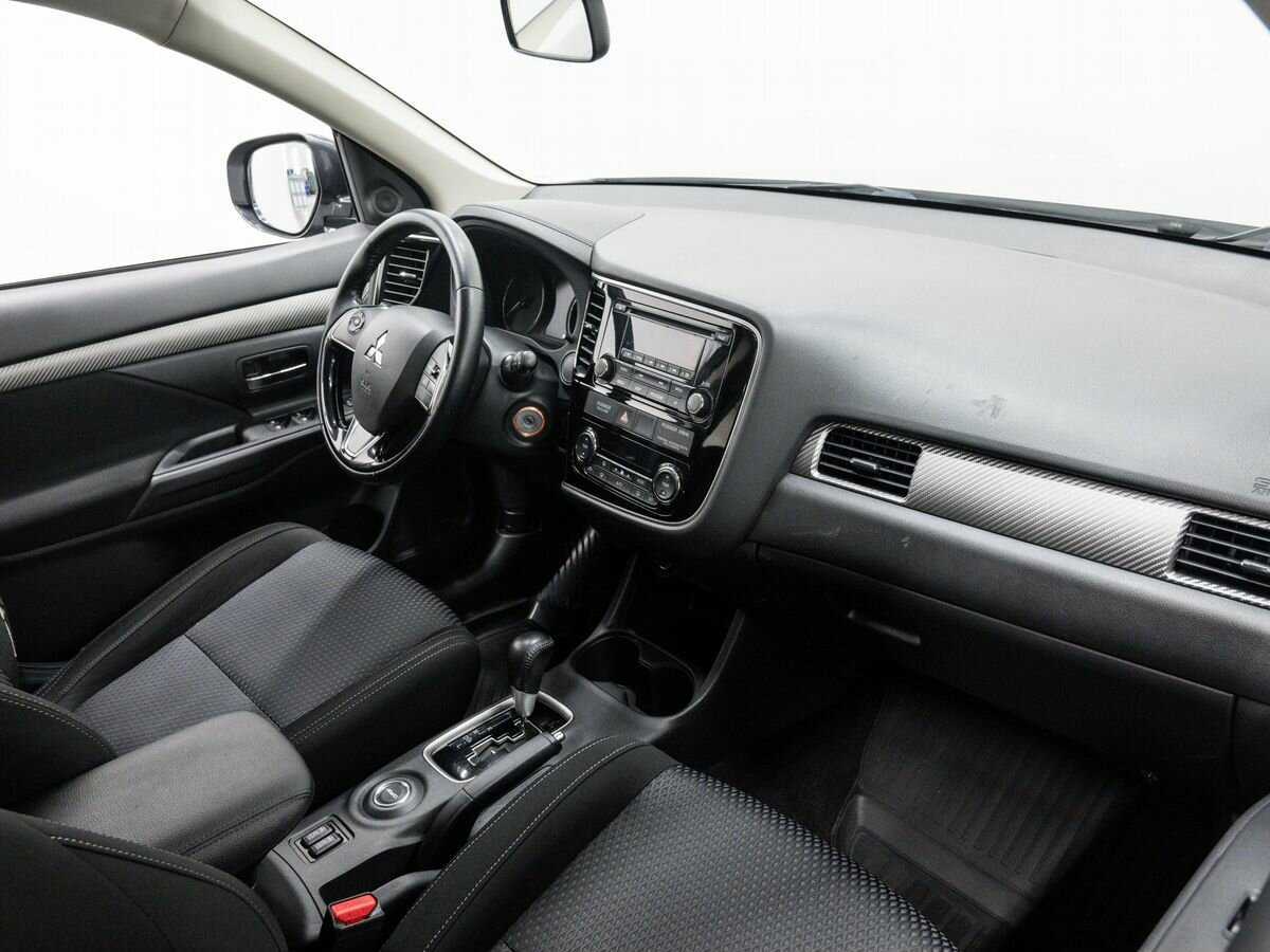 Mitsubishi Outlander с пробегом — 2016 год. Фото: #8
