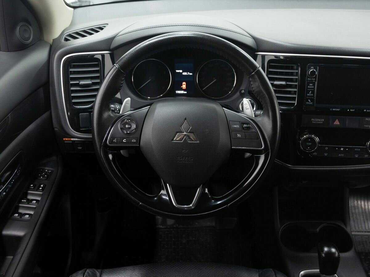 Mitsubishi Outlander с пробегом — 2016 год. Фото: #15
