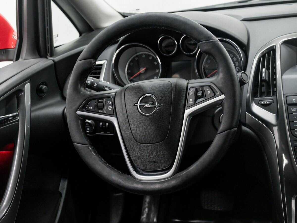 Opel Astra с пробегом — 2013 год. Фото: #10