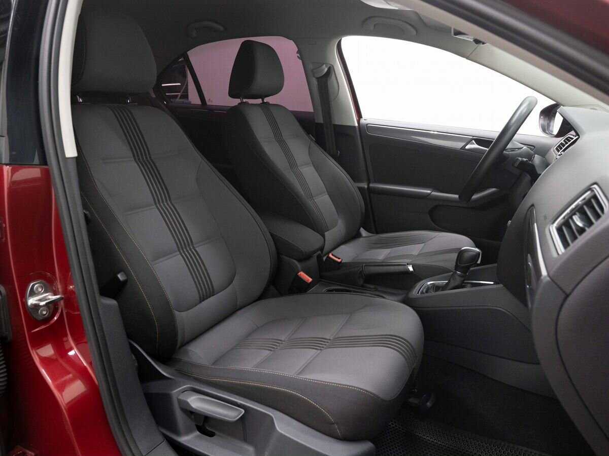 Volkswagen Jetta с пробегом — 2016 год. Фото: #11