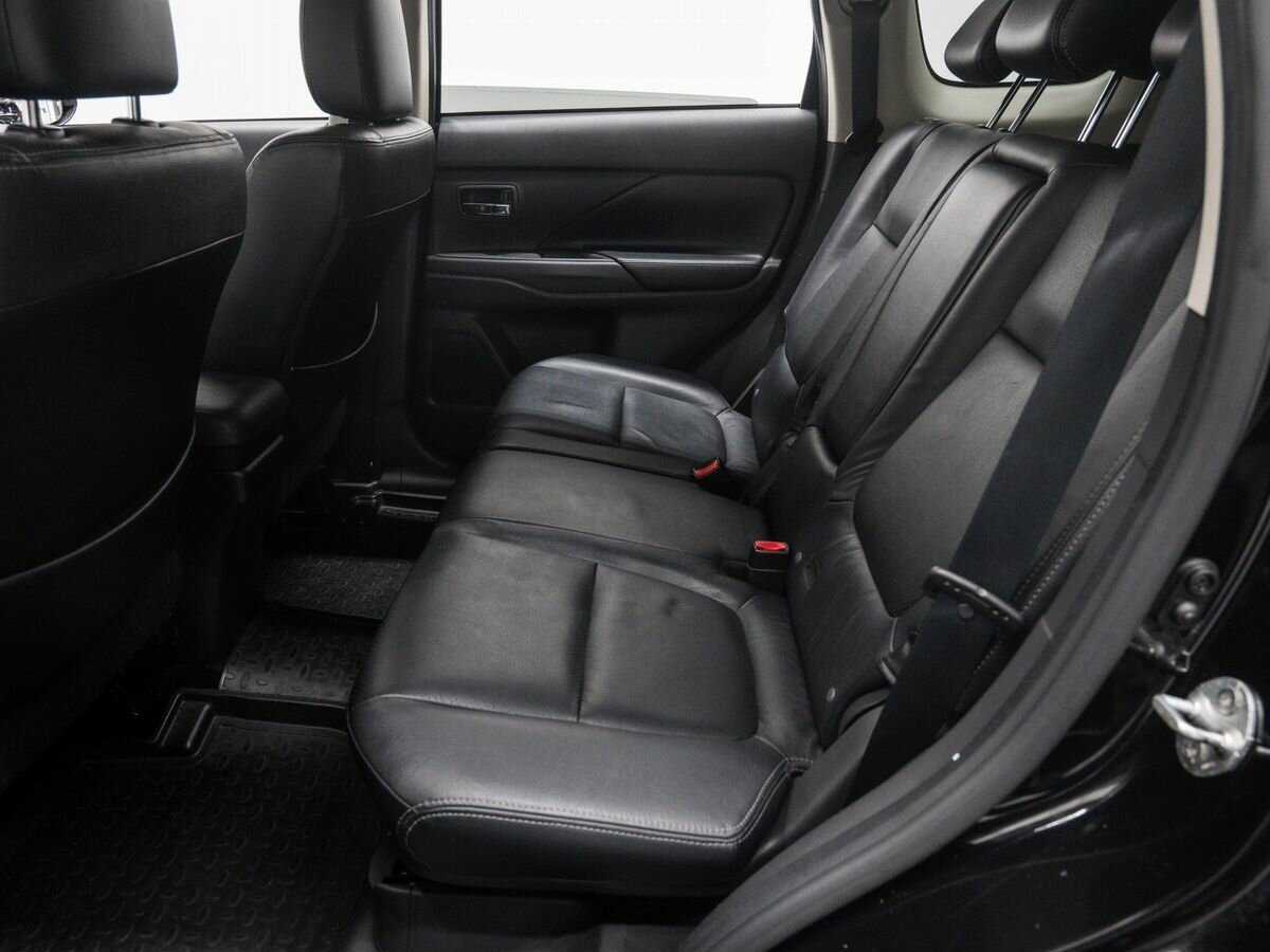 Mitsubishi Outlander с пробегом — 2013 год. Фото: #11