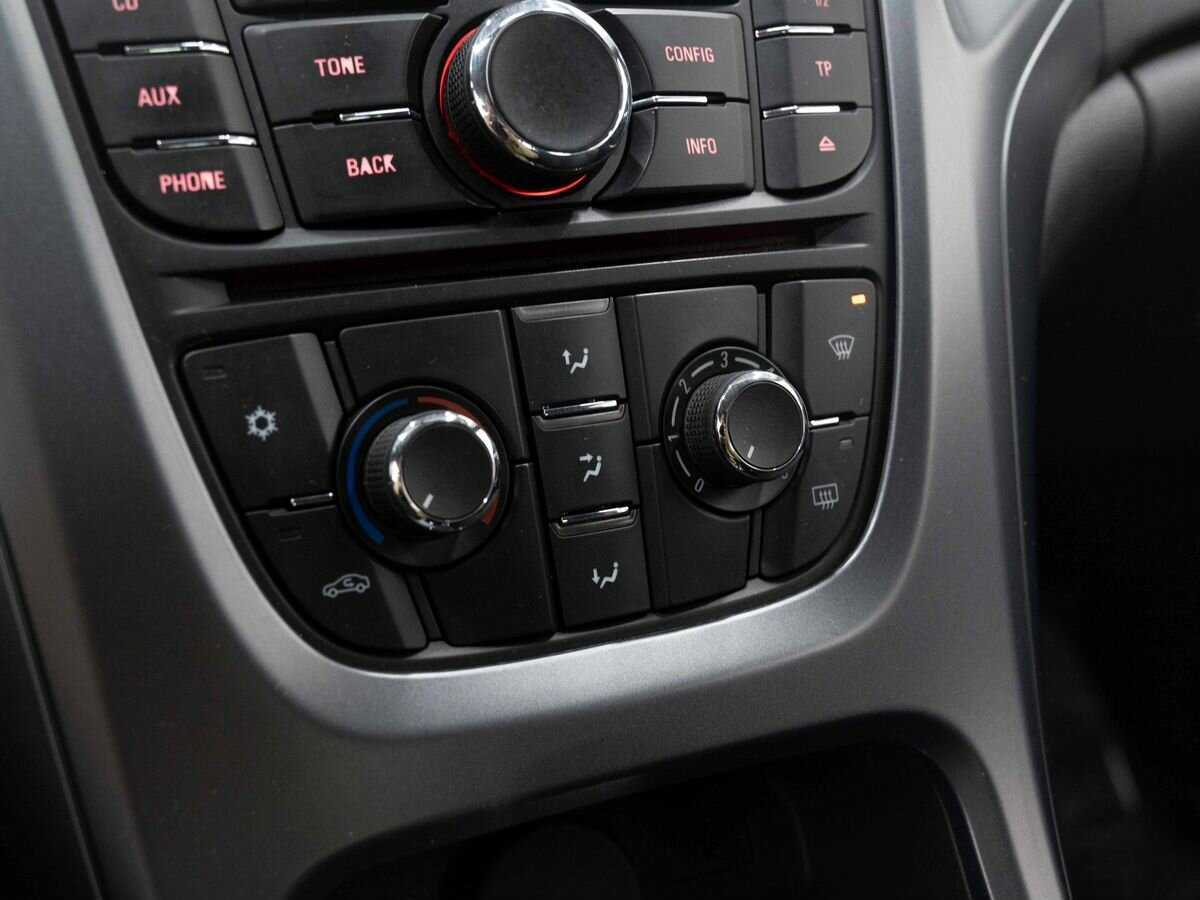 Opel Astra с пробегом — 2012 год. Фото: #18