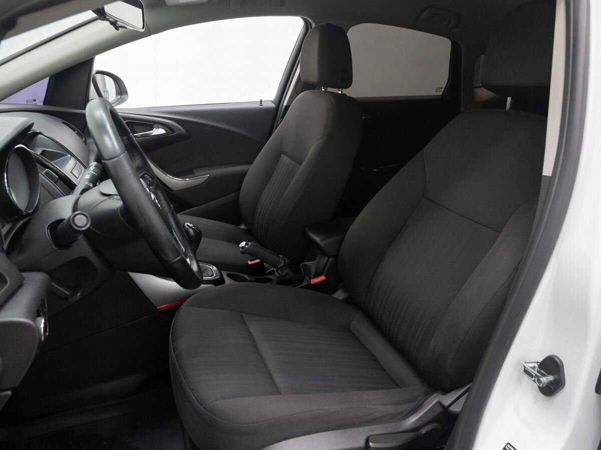 Opel Astra с пробегом — 2013 год. Фото: #7