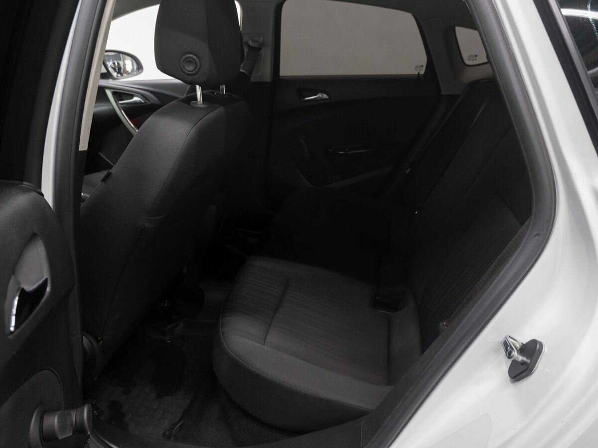 Opel Astra с пробегом — 2013 год. Фото: #8