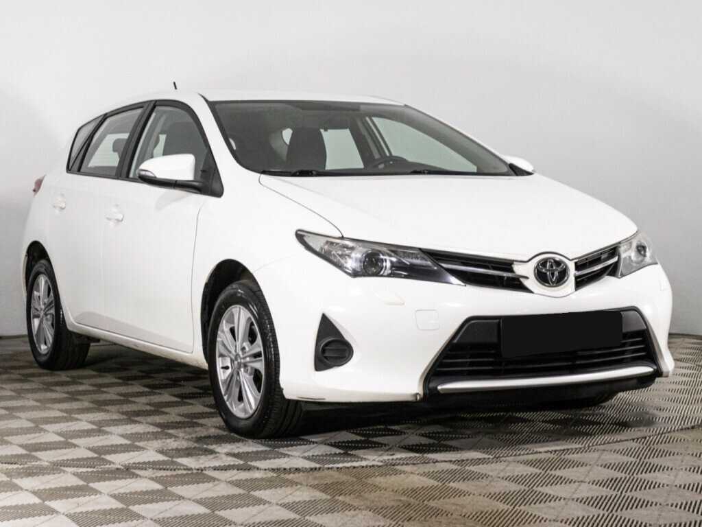 Toyota Auris с пробегом — 2014 год. Фото: #2