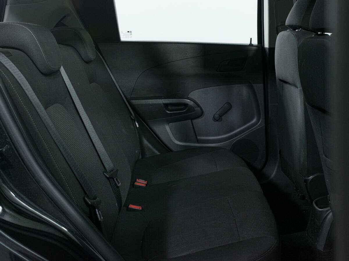 Chevrolet Aveo с пробегом — 2012 год. Фото: #10