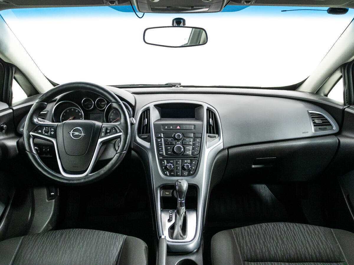 Opel Astra с пробегом — 2013 год. Фото: #12