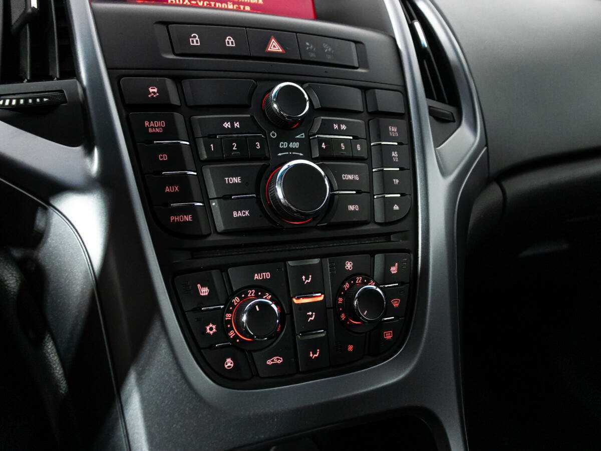 Opel Astra с пробегом — 2013 год. Фото: #14