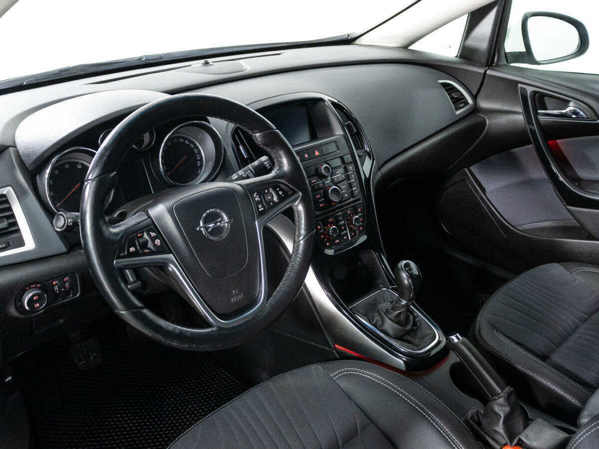Opel Astra с пробегом — 2015 год. Фото: #10